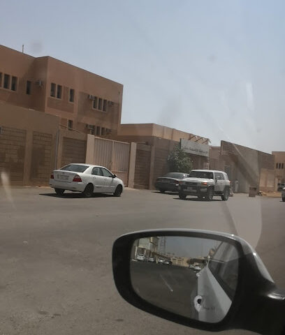 جامعة طيبة كلية العلوم والاداب الانسانية - طالبات - Yanbu -