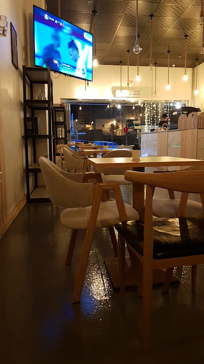 Maknoon cafe - Saudi Arabia|Al Madinah Al Munawwarah 42315|Al Usayfirin|FH4Q+PJM