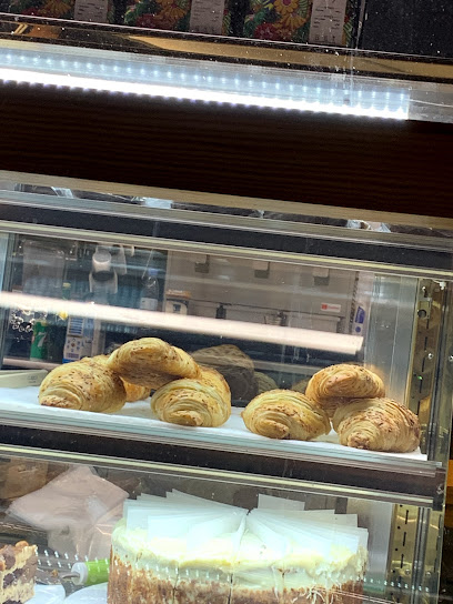 Black and White Specialty Coffee - Corniche - Saudi Arabia|Jazan 82714|Alqal'a|King Fahd Rd