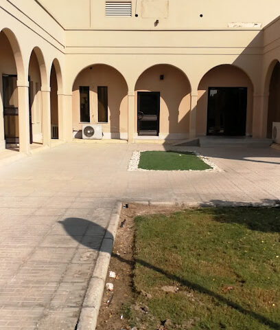 إدارة كليات البنات بالدمام سابقاً قسم الخدمات والصيانه بمجمع الريان وقسم الرخص لمدرسة شرق حالياً - Dammam -